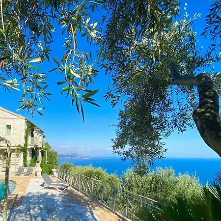 Paleopetres Marnie - Private Pool - Sea Views - Nissaki - North East Coast - וילה